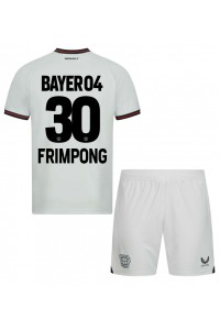 Bayer Leverkusen Jeremie Frimpong #30 Jalkapallovaatteet Lasten Vieraspeliasu 2023-24 Lyhythihainen (+ Lyhyet housut)